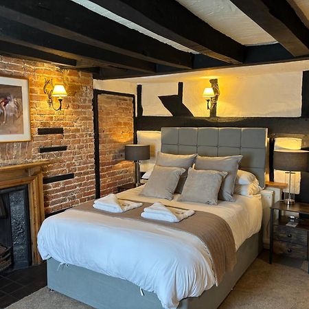 The Half Moon Inn Woking Ngoại thất bức ảnh