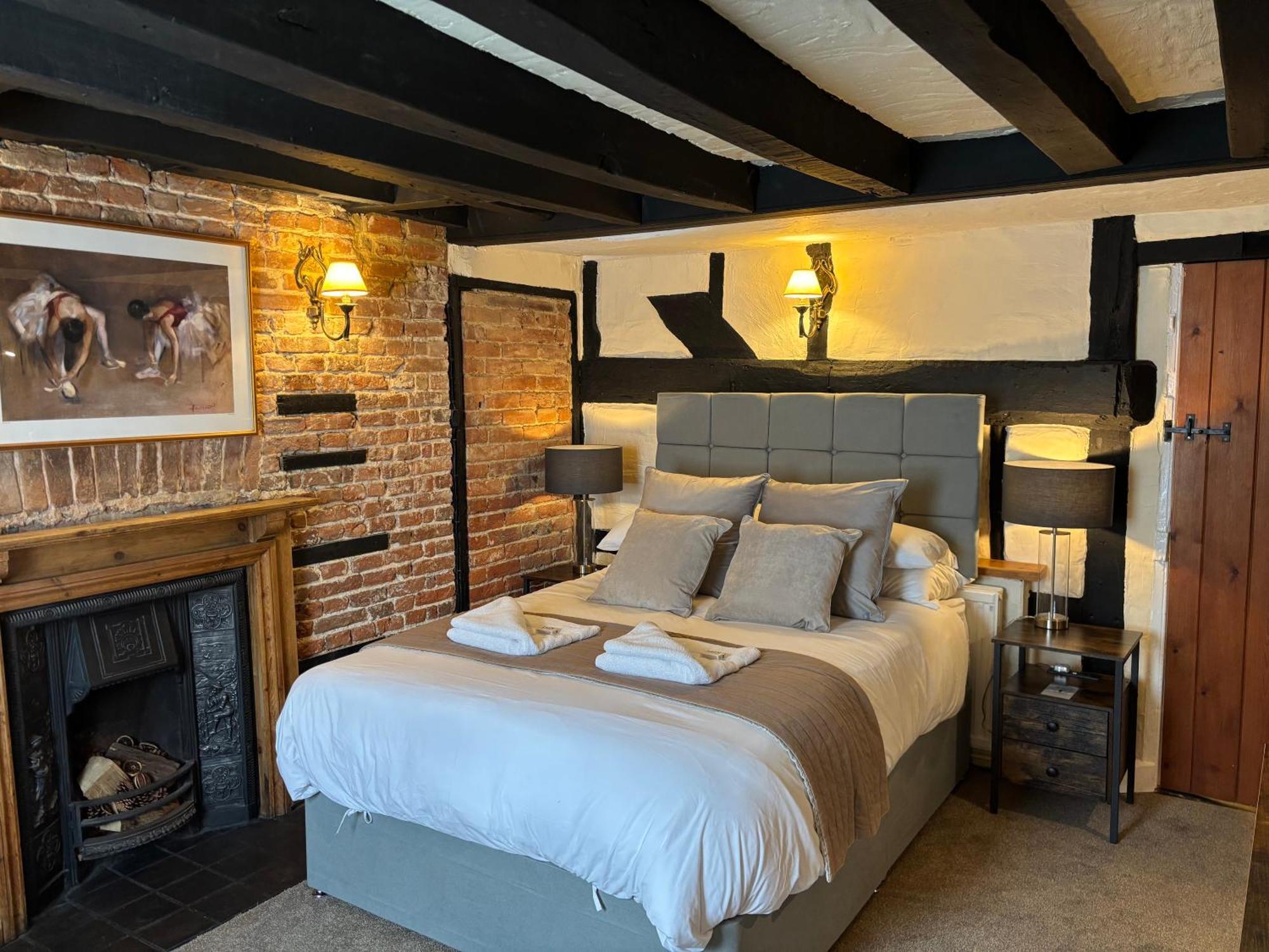 The Half Moon Inn Woking Ngoại thất bức ảnh