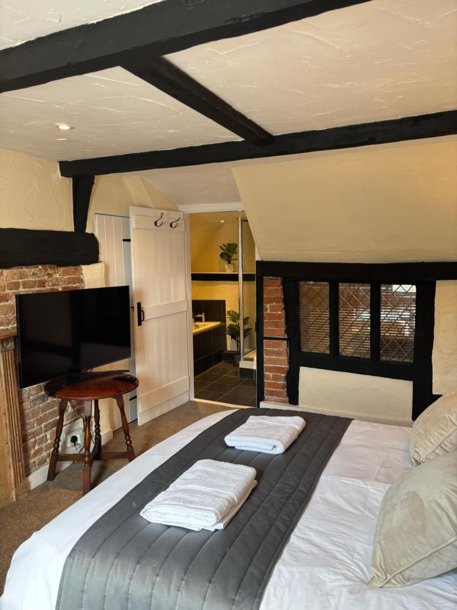 The Half Moon Inn Woking Ngoại thất bức ảnh