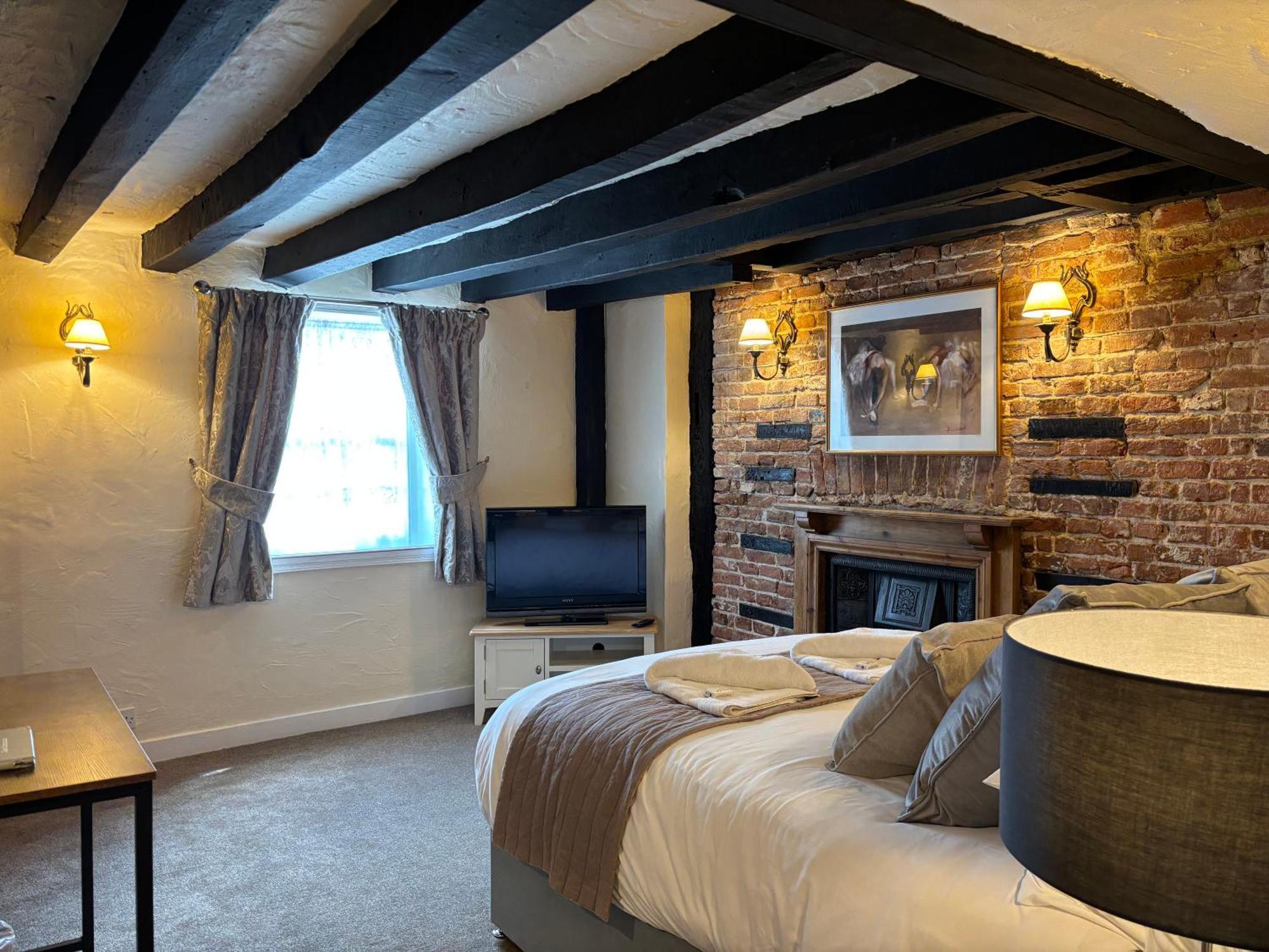 The Half Moon Inn Woking Ngoại thất bức ảnh