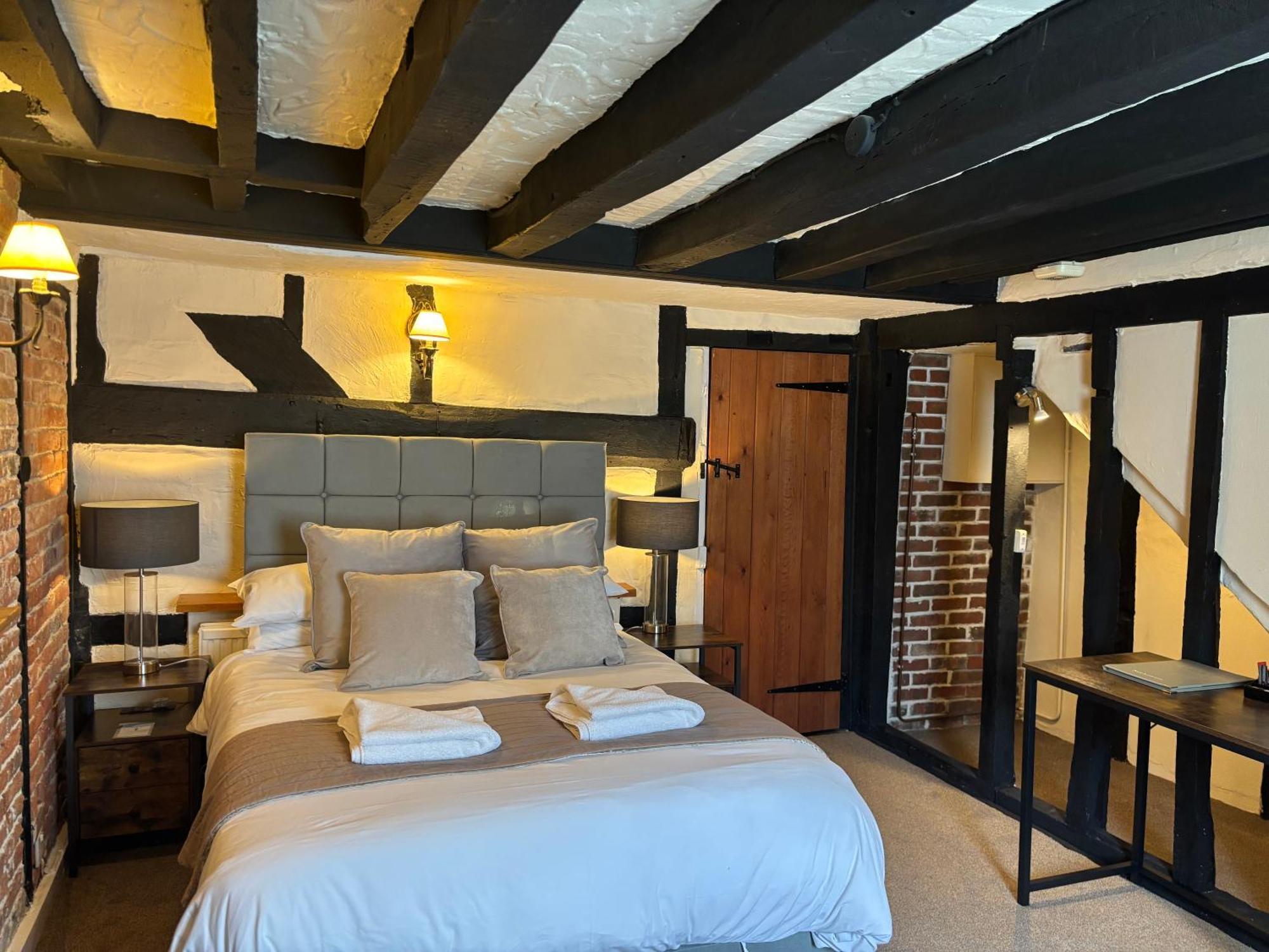 The Half Moon Inn Woking Ngoại thất bức ảnh