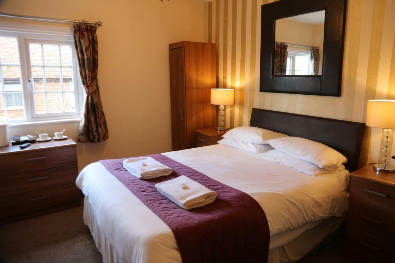 The Half Moon Inn Woking Ngoại thất bức ảnh